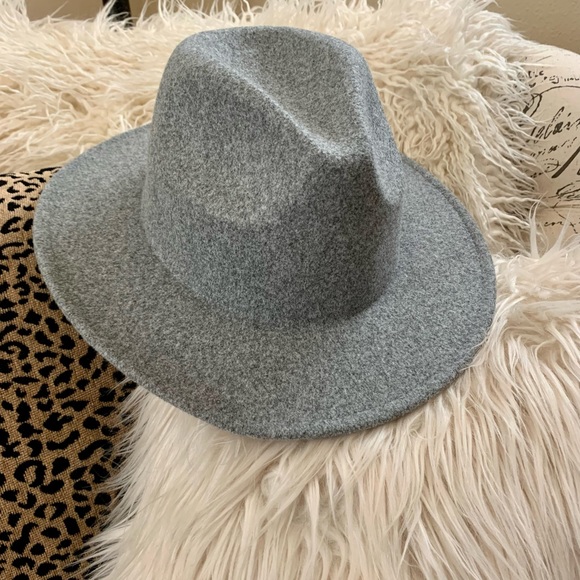 LN UNIVERSAL THREAD HAT 3” BRIM. 13” L x 12”W. 100% POLYESTER. - Picture 2 of 13